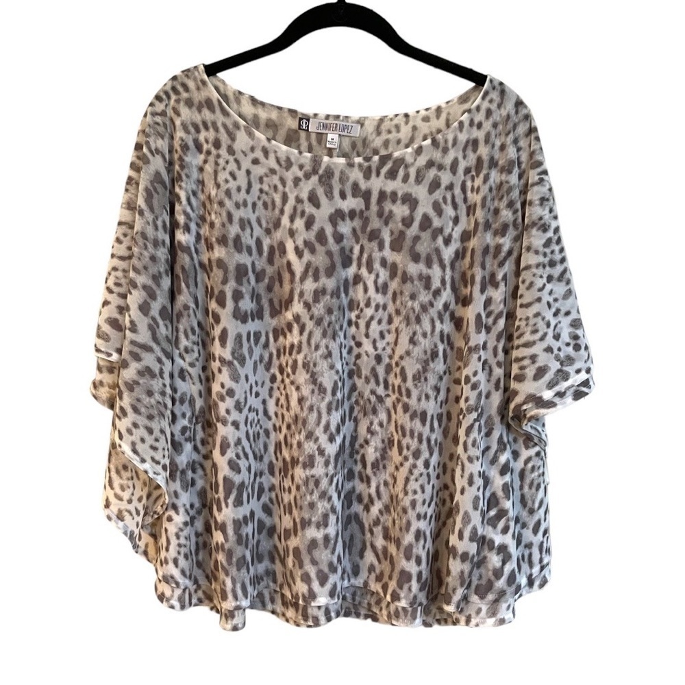 JENNIFER LOPEZ, ANIMAL PRINT, FLOWY WOMENS TOP. CAFTAN SLEEVES. SIZE M